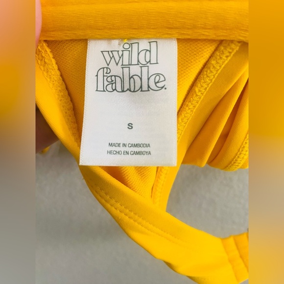 Wild Fable yellow knot front bikini top with adjustable straps Size small - Picture 5 of 6